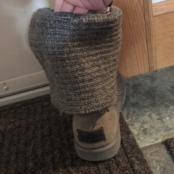Like new UGG boots - Picture 4 of 4